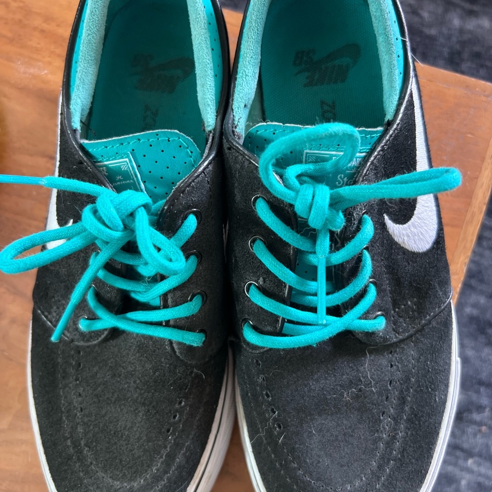 Boys Nike SB Stefan Janoski Size 4
Big Kids' Skate Shoes Black Teal Sneakers - Picture 2 of 5